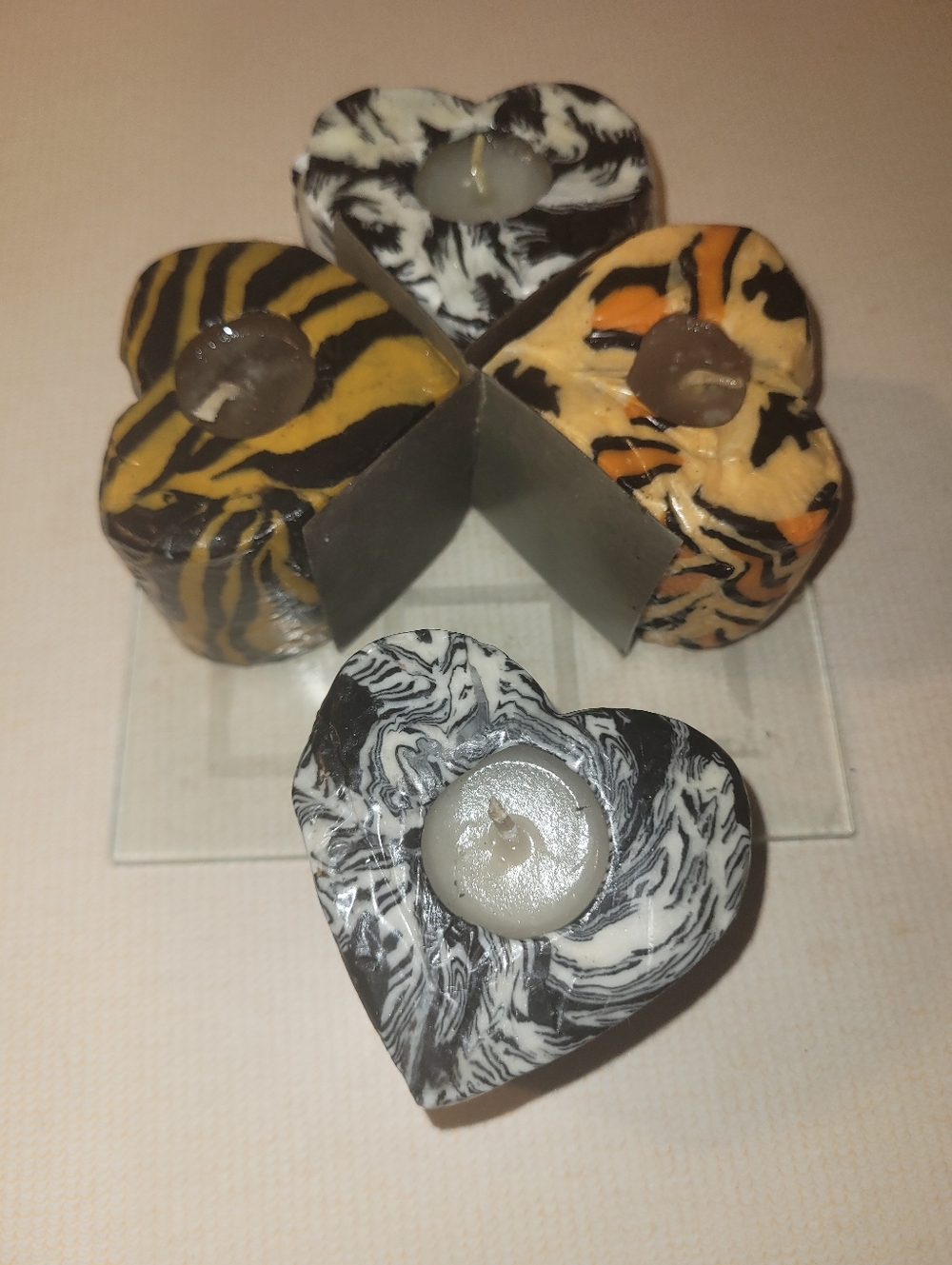 Set of 4 Decorative Heart Shaped Marbled Candles w/ Glass Plate Decor